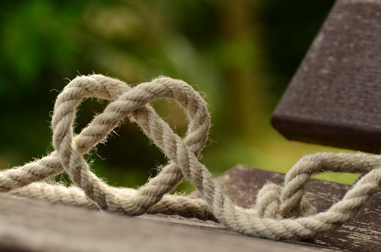 rope, knitting, heart-1469244.jpg